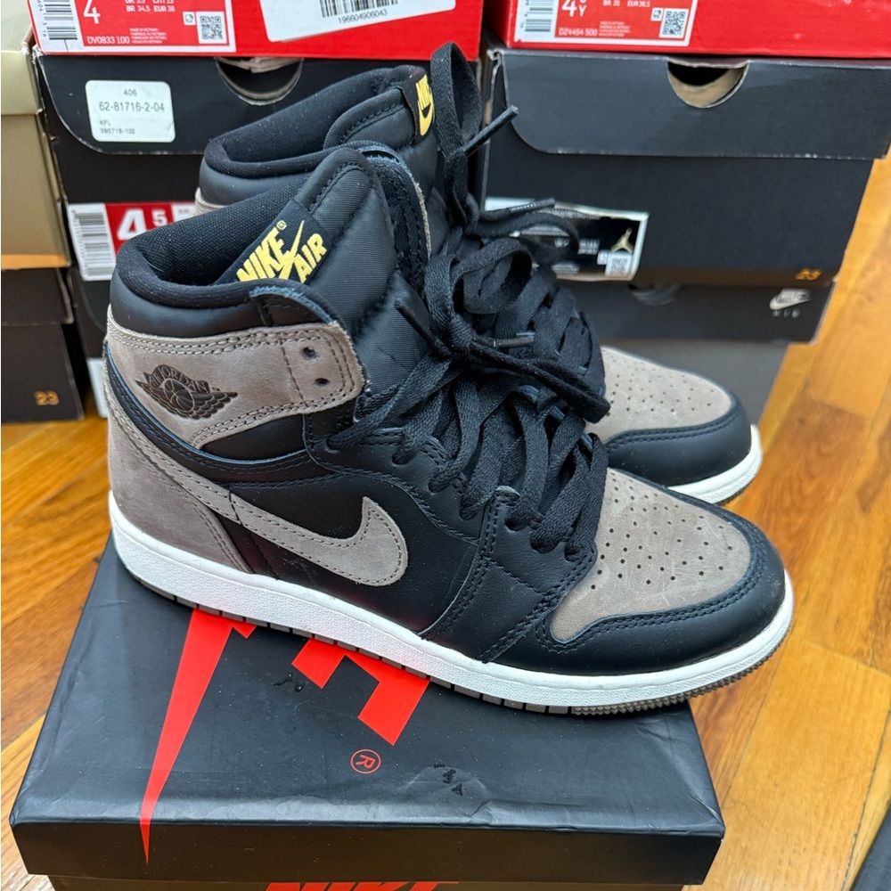 Nike Air Black and Tan Sneakers